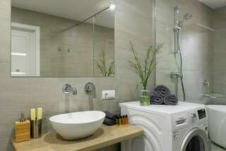 Гостиница Panorama Suites Group Владивосток Люкс W с балконом-11